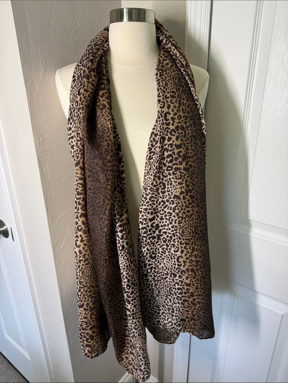 Brown and tan animal/leopard print hombre scarf